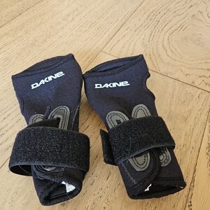 Dakine Black Protective Wrist Guards